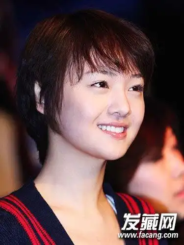 蓬松长发型网 发型设计 卷发发型 > 郑爽中分长发自然披肩 大卷发