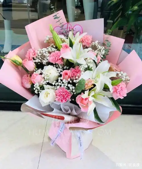 母亲节花语解析 1真情不变11枝粉色康乃馨,1枝多头白香水百合,满天星