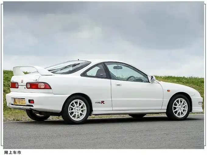 本田全新跑车谍照!双门双座设计 中置排气,比mx-5更运动