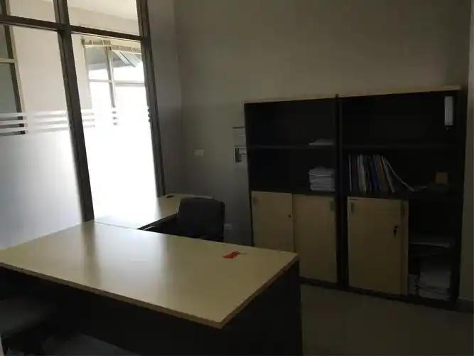 羊的办公室,将近十平米,令人羡慕不已.