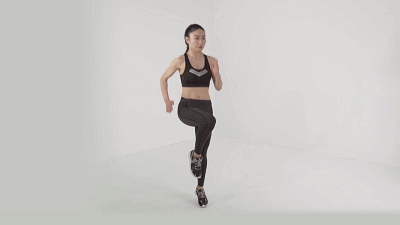 高抬腿跳跃过程中落地时屈膝缓冲——膝盖是人体最好的避震器.