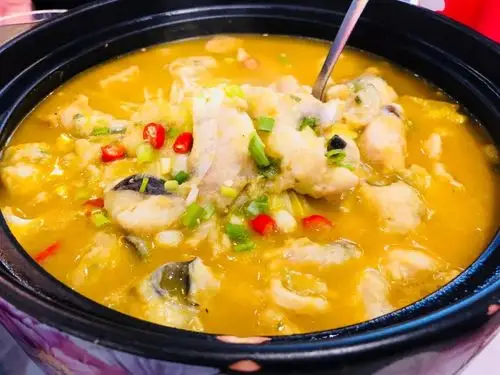 冬日的美味金汤肥牛酸辣过瘾汤汁浓郁