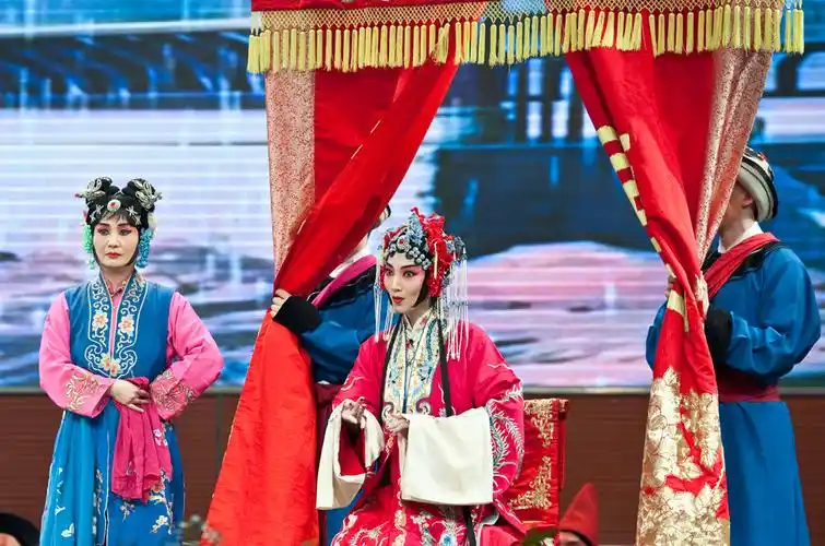 传统京剧【锁麟囊】春秋亭剧照(续)