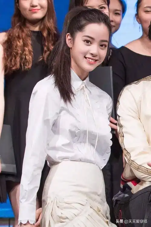 女明星高马尾合集:唐嫣baby知性热巴霸气,刘亦菲第一