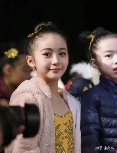 知乎上这个六年级小女孩也太好看了吧