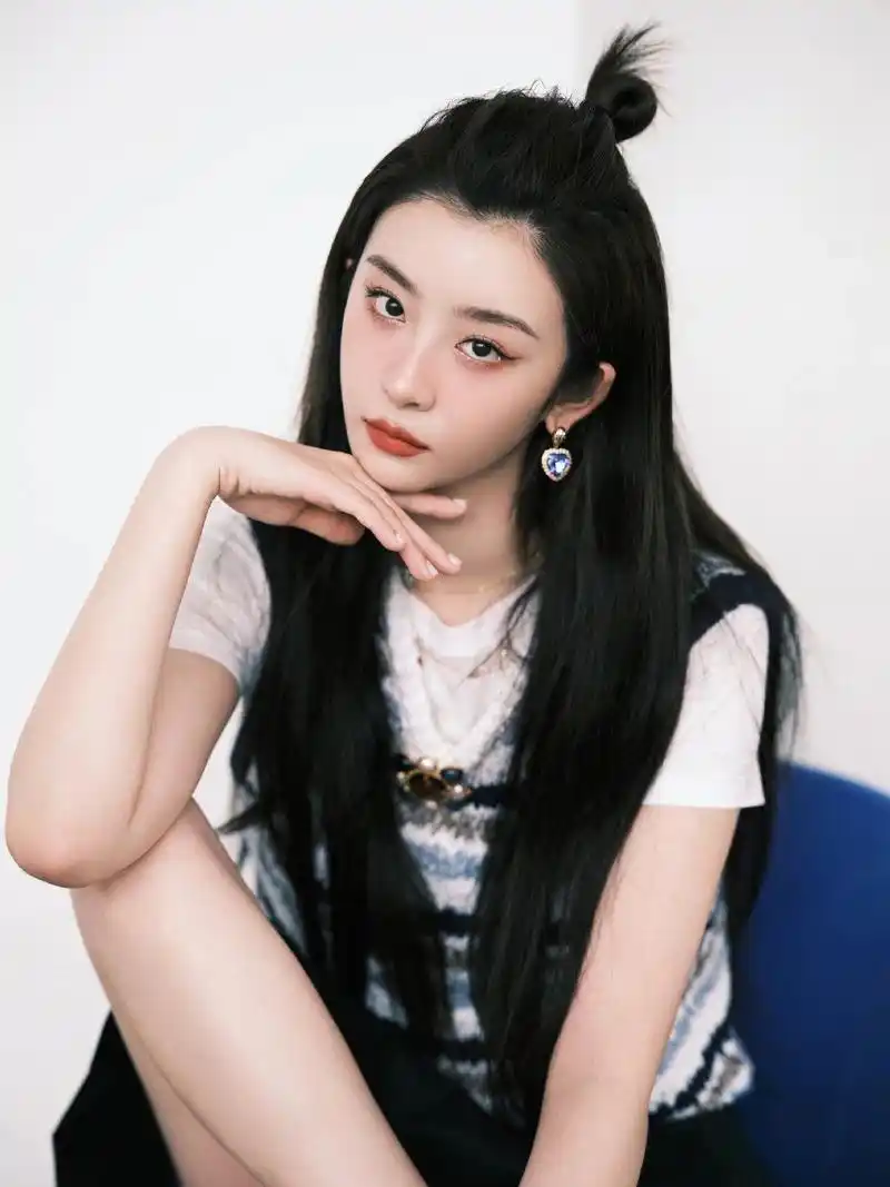 演员赵小棠光脚赶飞机