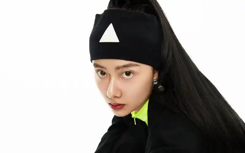 电脑壁纸 明星 大陆明星 曹曦月性感摩登时尚休闲唯美写真