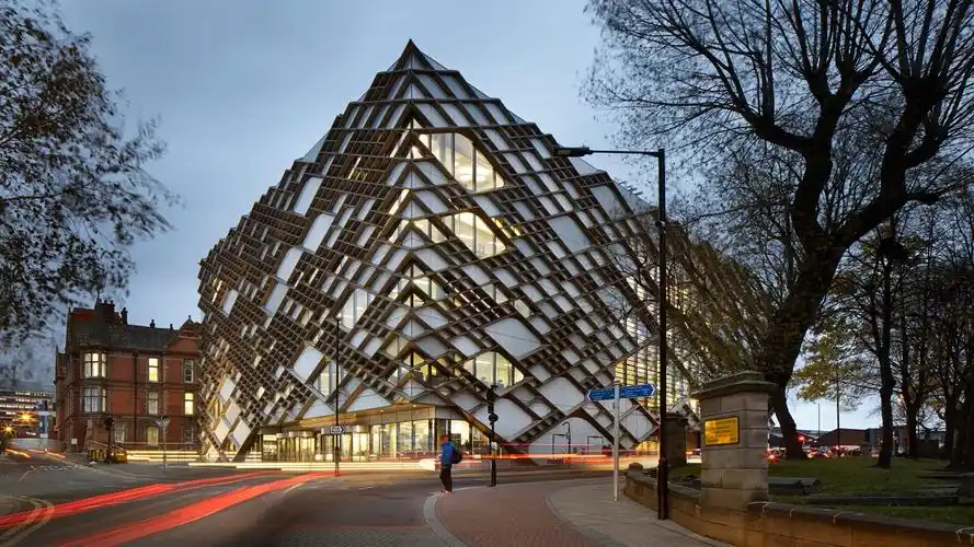 谢菲尔德哈勒姆大学