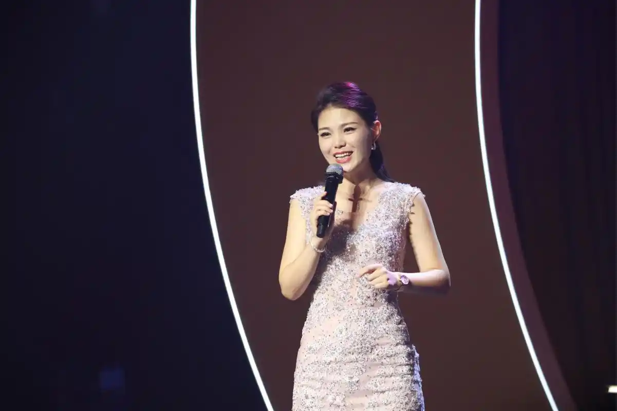 主持人杨冬梅简历  曾任: 股海传媒《股往金来》《空间设计》《旅游