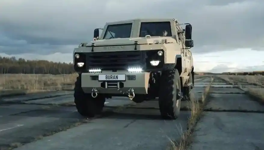 皮卡中的战斗机俄罗斯rida的布兰轮式装甲车