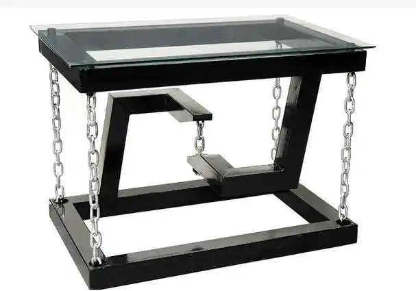 然后把桌子翻过来,木头竟然没有掉下来,而是悬浮在空中,就像有一股