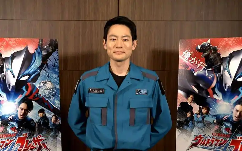 饰演副队长名仓辉明的演员伊藤佑辉向大家问好