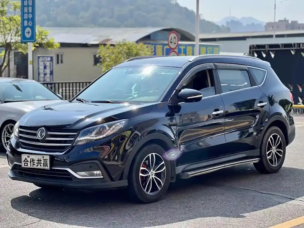 东风风光580七座车顶配1.新货[烟花]东风风光580七座车 - 抖音