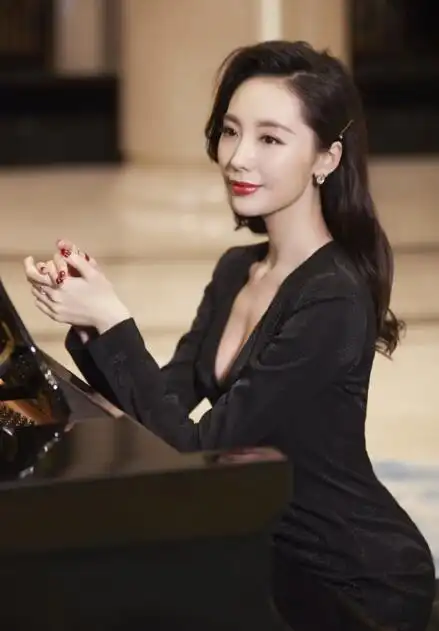 陶珞依代言费用照片2年多少钱