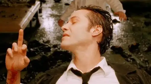 世界杯竖中指算什么,这部电影的男主向撒旦竖中指,撒旦还没辙!