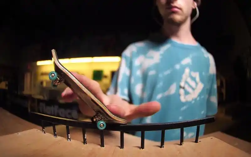 手指滑板 慢镜头高难度炫技花式滑行_哔哩哔哩_bilibili