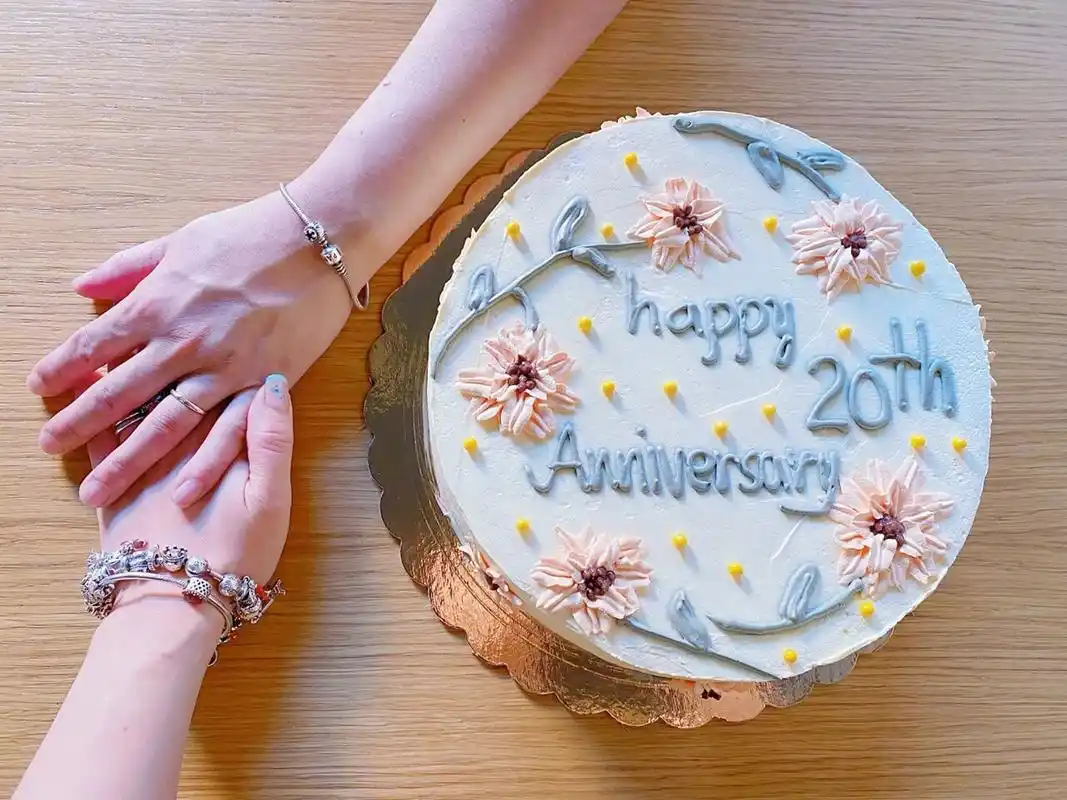 20周年结婚纪念日快乐!