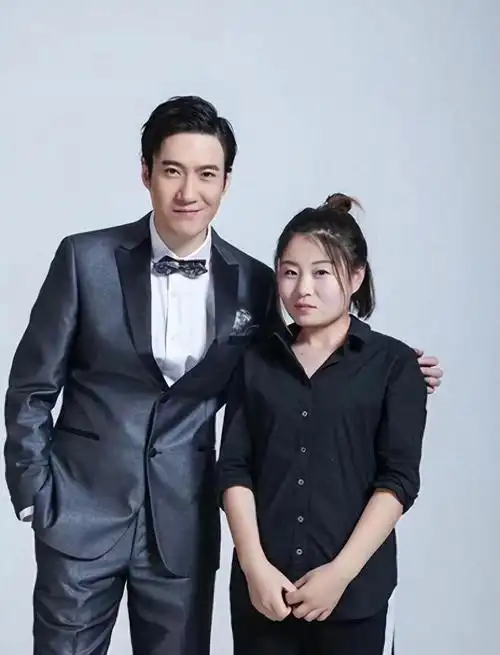 "对于这些问题,贺婉莹总是微笑着回答:"我对常远有信心,也对我们的