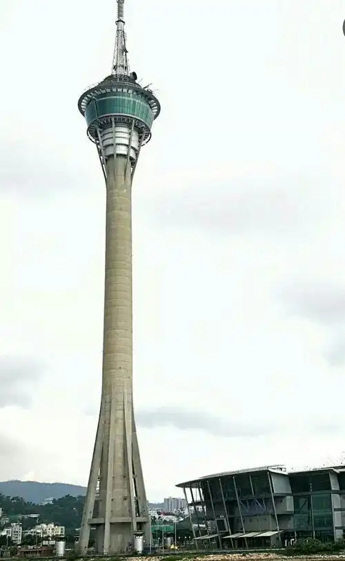 这是澳门的标致性高塔,澳门电视塔.