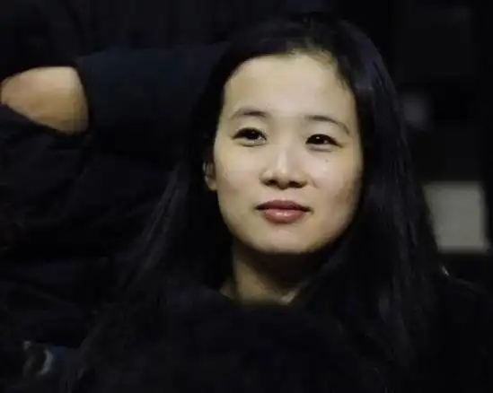 杨鸣,1985年7月31日出生在辽宁省大连市,前中国职业篮球运动员,司职控