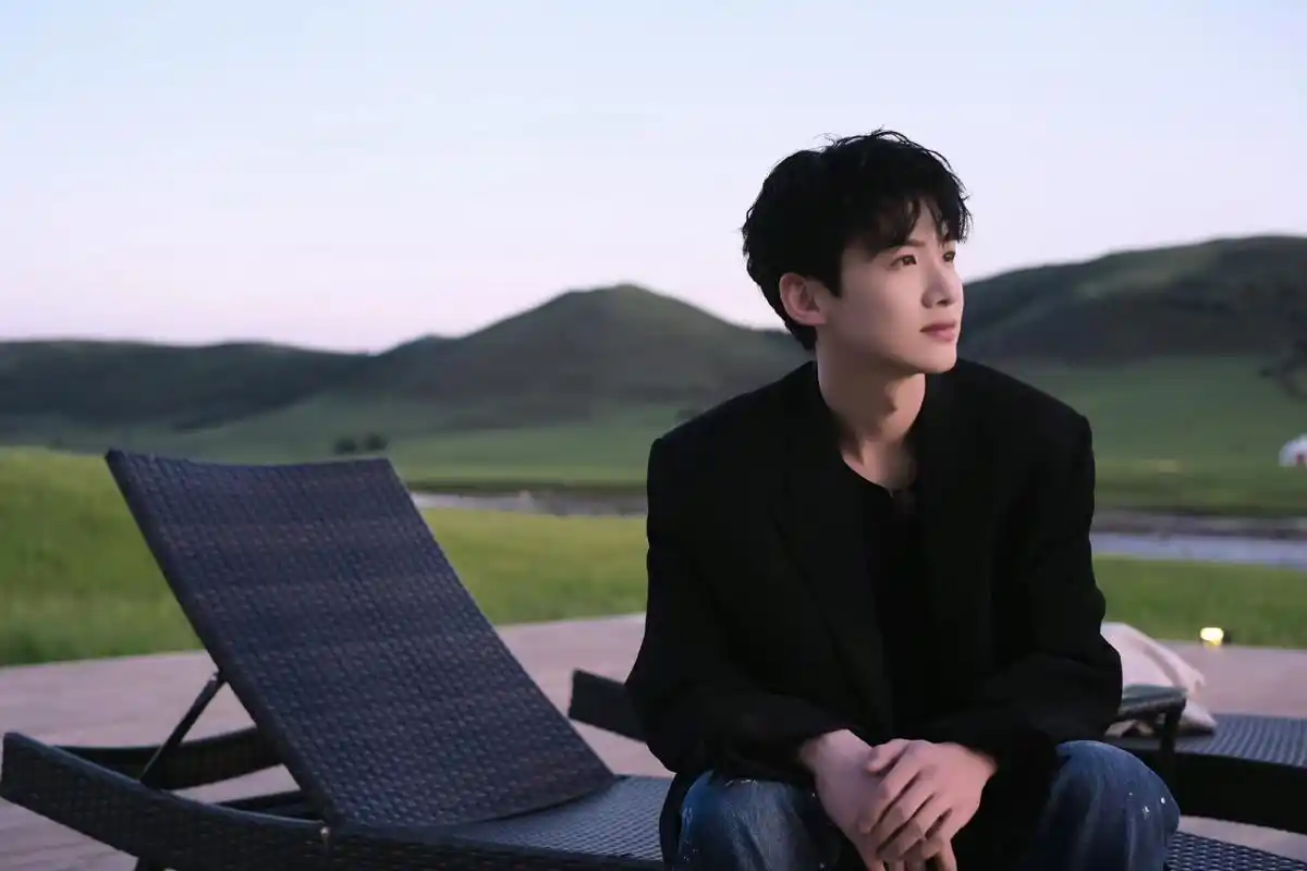 现在就出发 - 白敬亭 壁纸(电脑/手机 现在就出发  再里面小白尊嘟从