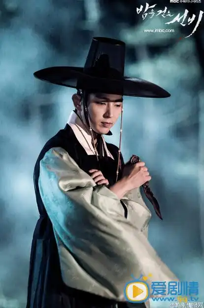 夜行书生热播 李准基逗逼不失帅气