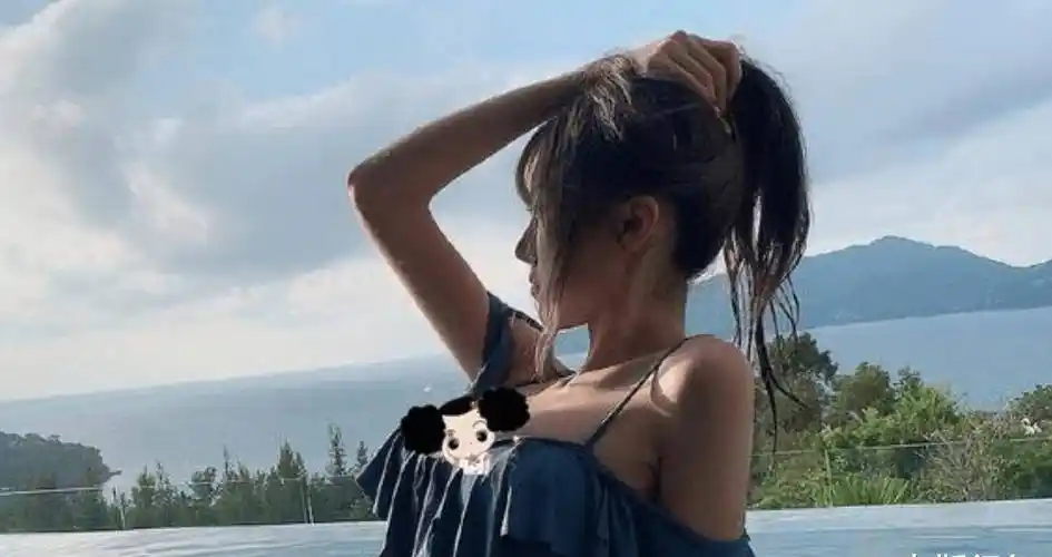 腐团儿罕见泳池照,身材好到没话说,网友怀疑她腰是p的_cos_角色_道具