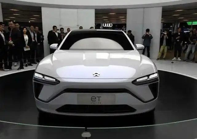 国产新能源界再出黑马蔚来首款电动轿车亮相续航达650km