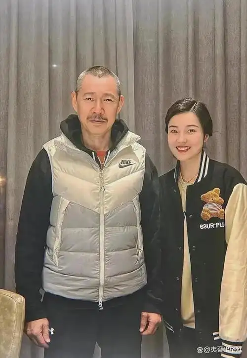 不知道是他张丰毅一家四口照片张丰毅一家三口近照张丰毅一家张丰毅