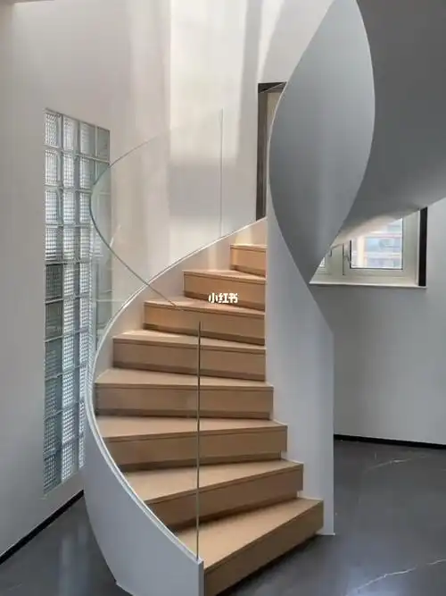 楼梯洞口大小该怎么样选择弧形楼梯呢