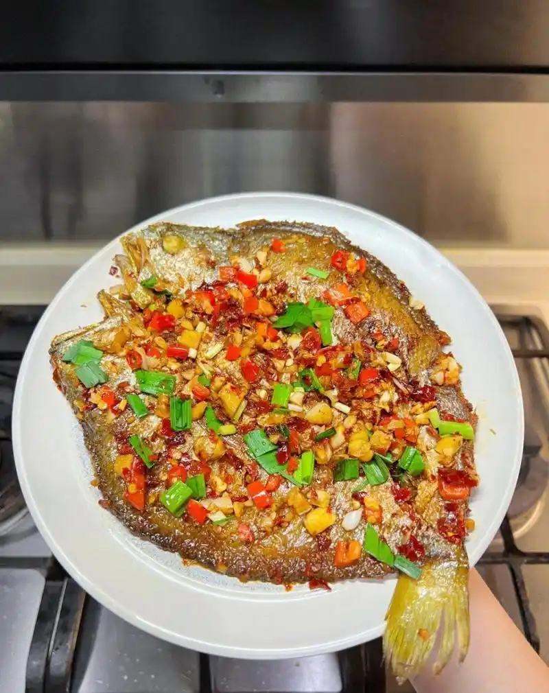 家常菜之红烧黄花鱼,香辣入味,做法巨简单~|||大黄鱼做法很多,根据