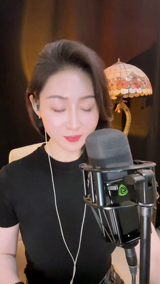 福妞妞个人简介资料_琥珀妞妞 个人资料_郭佑华(妞妞) - 抖音