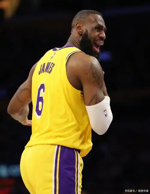 湖人晋级西决,詹姆斯新历史记录达成,库里高度评价!