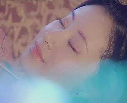 明星睡姿杨幂似芭比赵丽颖毁容更美而她却是病态美到人心碎