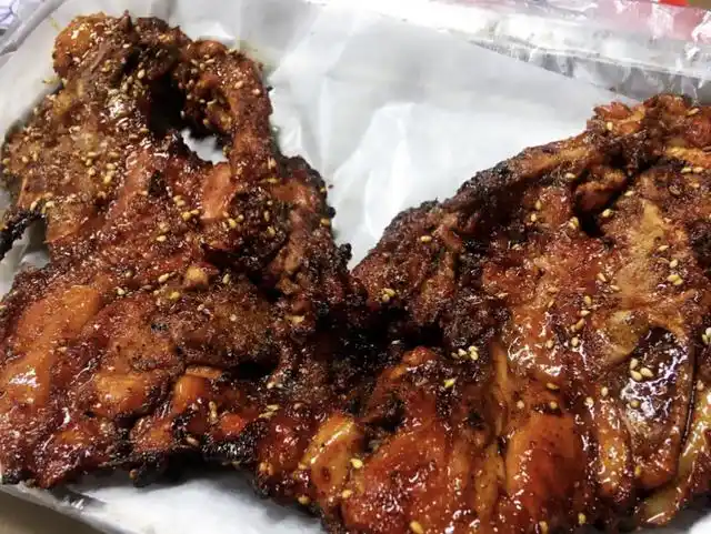 沈阳骨头也能吃的烤鸡架,一块比脸还大,就酒吃太舒坦!