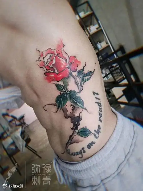 水墨玫瑰_玫瑰腹部纹身图案大全 - 纹身大咖