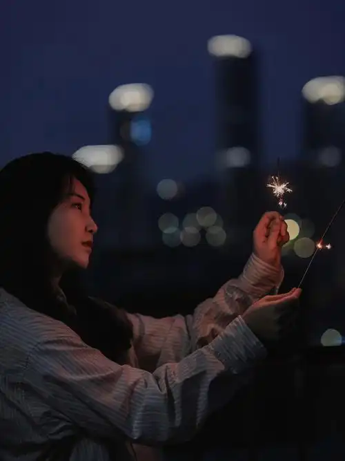 对着仙女棒许愿有烟火的地方就有心跳