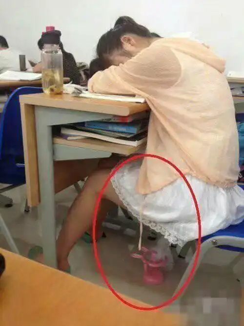 妹子,大夏天的裙子下边放这个东西,有什么用呢?