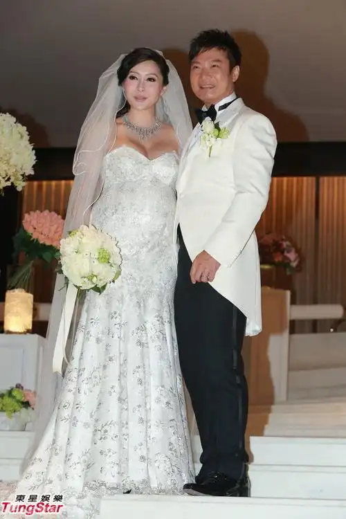 钱嘉乐汤盈盈大婚 新娘巨乳大肚与新郎热吻(图)