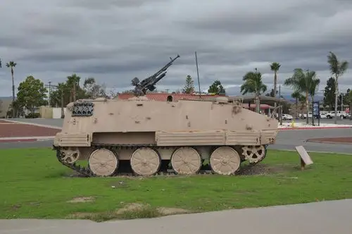美国加州彭德尔顿军营内展出的中国产63式装甲输送车