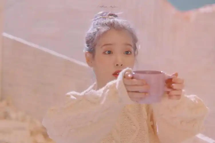 女 李知恩 > iu李知恩粉色系甜美写真图片(1/9)返回首页 电脑壁纸