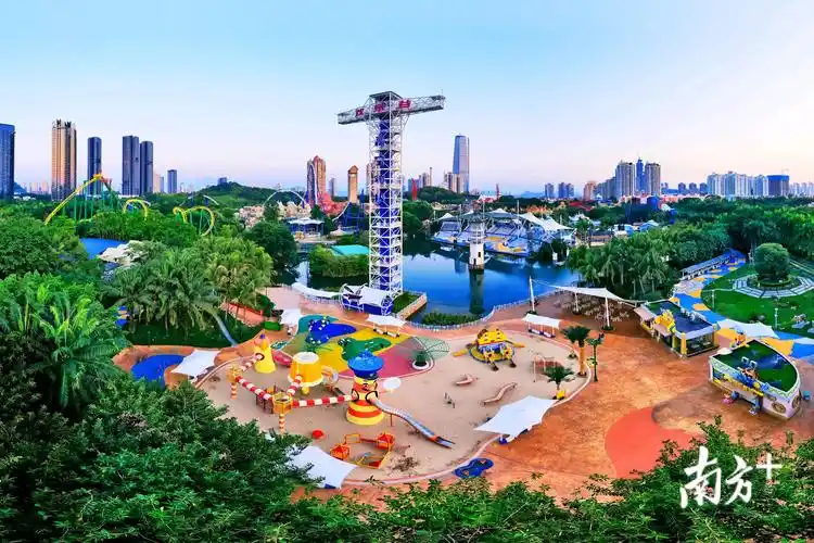 "阳光海岸"是深圳欢乐谷全新6期项目主打区域之一,"五一"假期,有不少