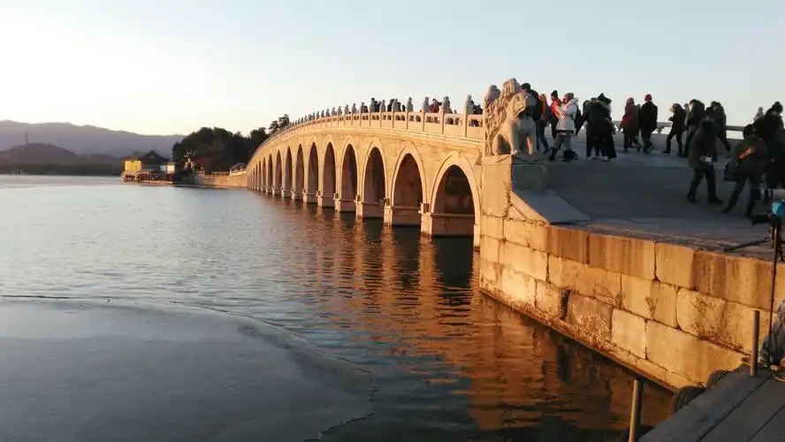 金光穿洞～落日余晖照亮颐和园十七孔桥洞