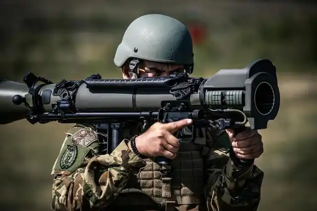 最近多个西方国家宣称将向乌克兰提供反坦克导弹,火箭筒等反装甲武器