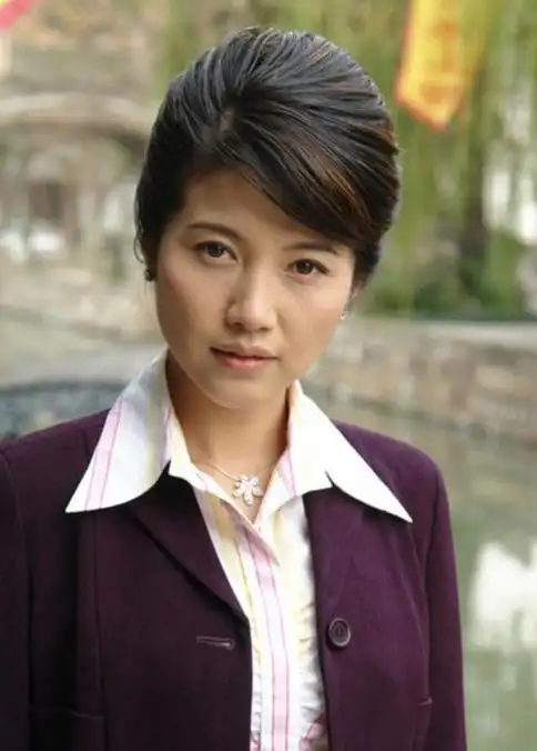 颜丙燕:照顾绝症母亲息影8年,八次夺得影后,49岁还未婚单身