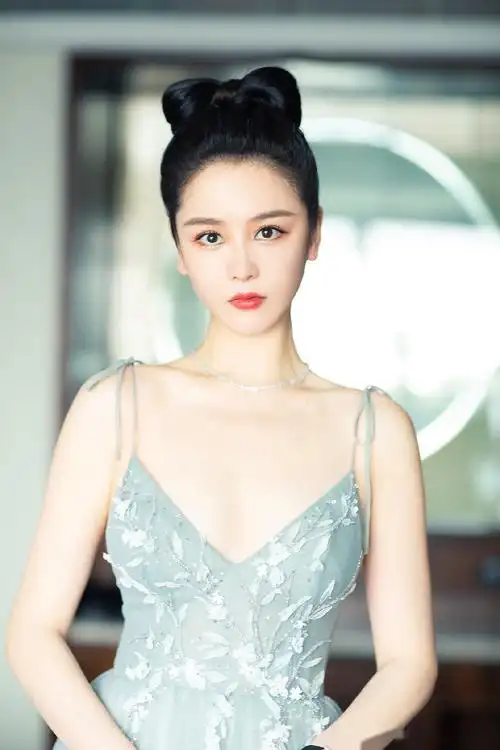 邱意浓现身江西卫视春晚彩排现场,为家乡观众带来突破性的表演,从演员