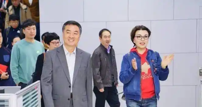 原创电视国脸李瑞英工作28年零失误儿子坠楼依旧坚守岗位