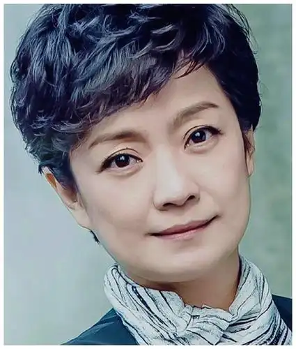 剧之后的一时之感,难免会有自己的喜厌偏好及个人的主观意识掺杂其中