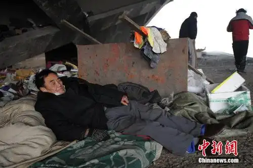 探访合肥桥洞中的流浪者 (10/13)