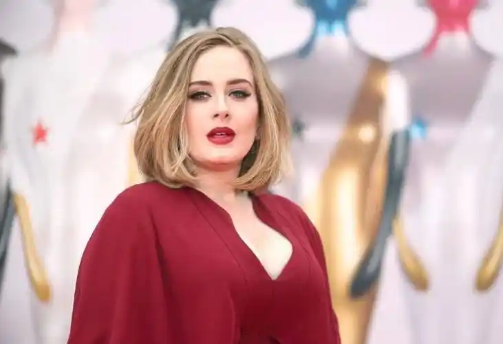 阿黛尔减肥90斤,瘦掉半个自己,近照撞脸碧梨,美到窒息_照片_因为_嗓音